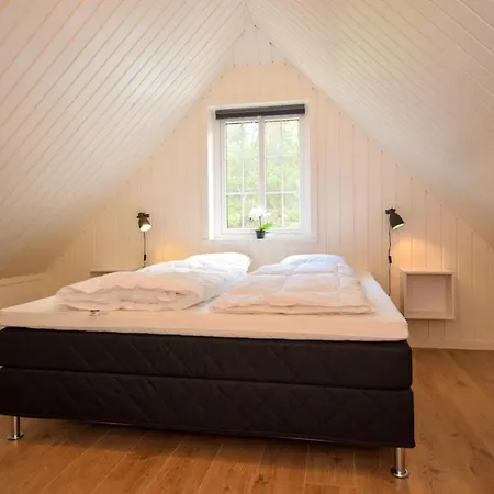 Nice In W/ Sauna, Wifi And 5 Bedrooms Holiday home Blavand